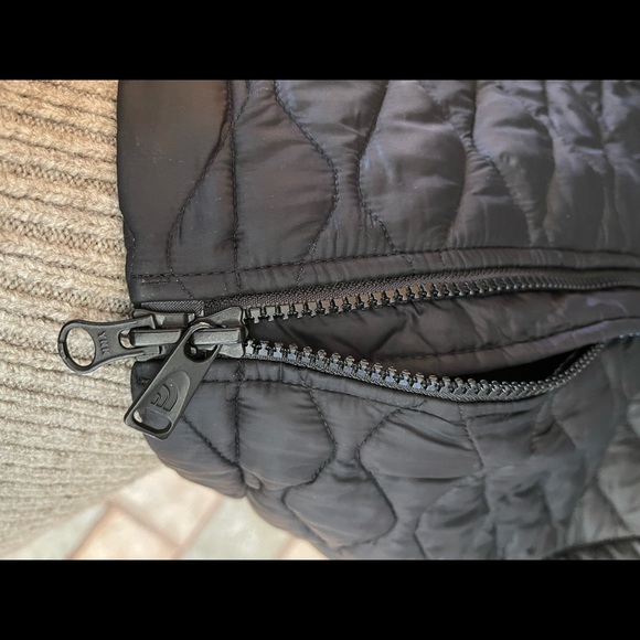 The North Face quilted jacket. VGUC - Picture 3 of 6
